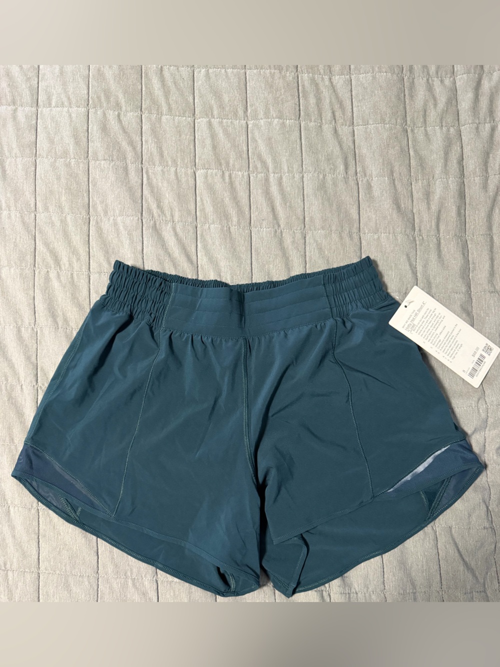 Lululemon - Hotty Hot High-Rise 4inch Shorts - Size 8